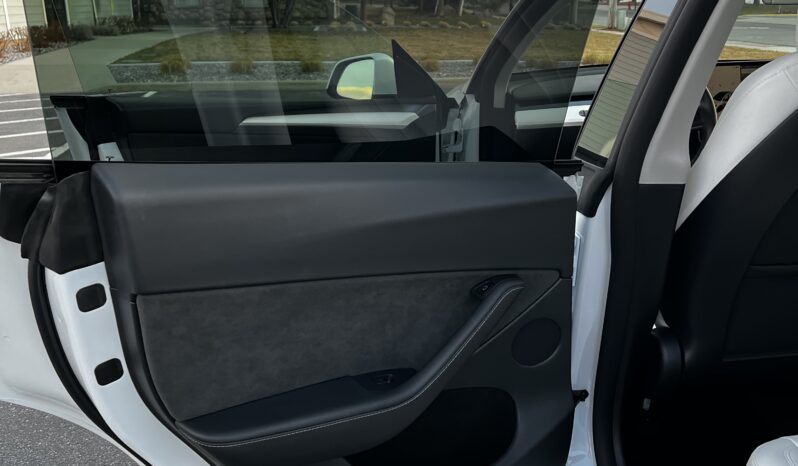 
TESLA Model Y 2023 Sport Utility Vehicle (SUV)/Multi-Purpose Vehicle (MPV) full									