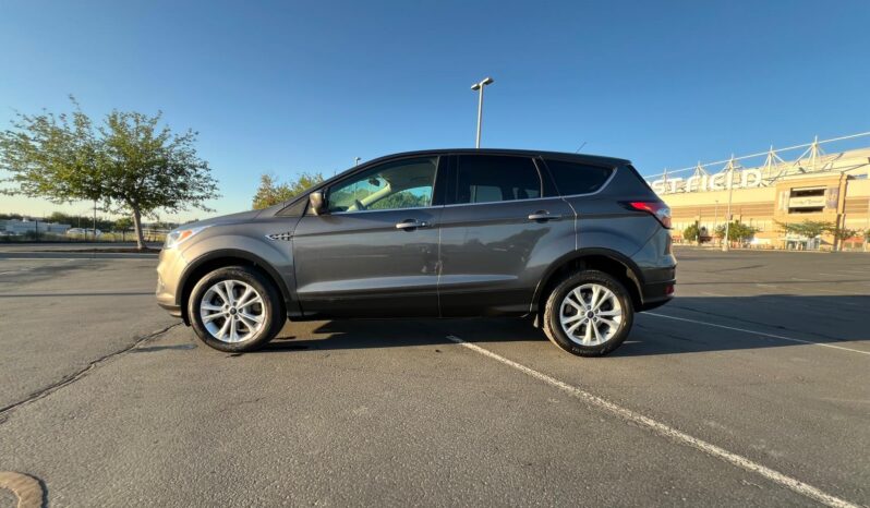 
Ford Escape SE 2017 Sport Utility Vehicle full									
