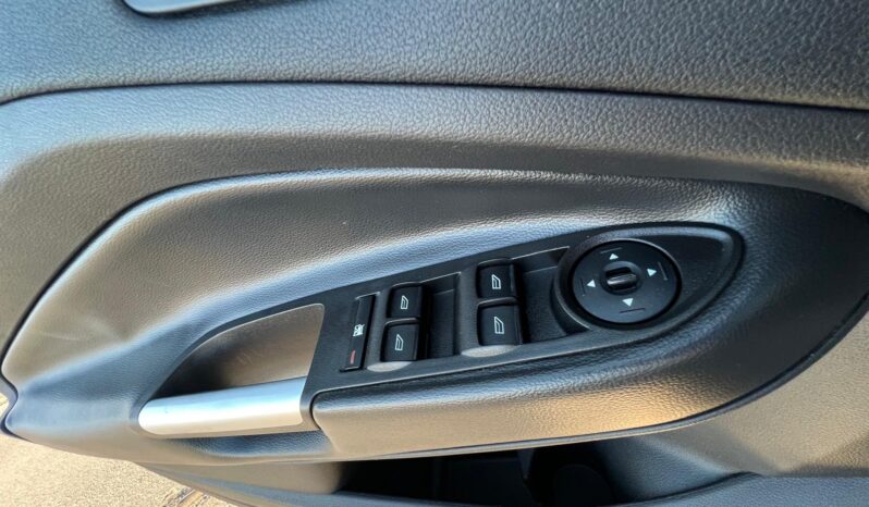 
Ford Escape SE 2017 Sport Utility Vehicle full									