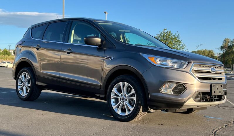 
Ford Escape SE 2017 Sport Utility Vehicle full									