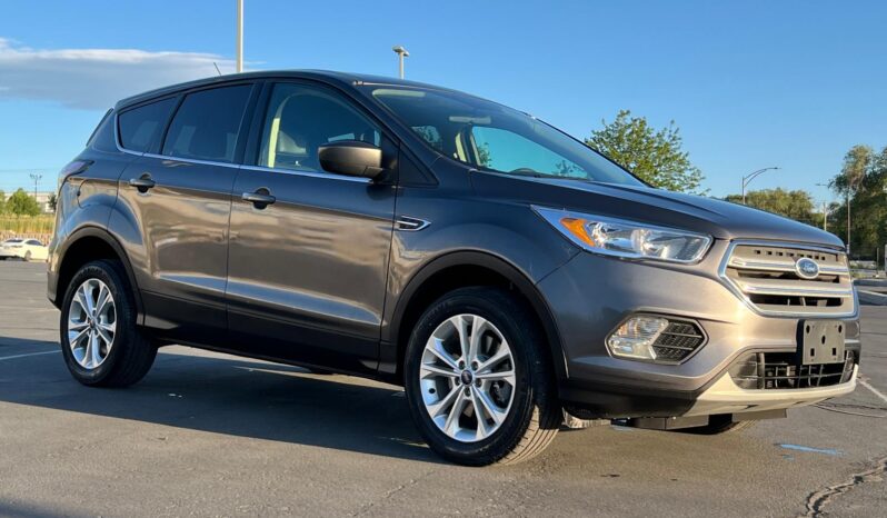 
Ford Escape SE 2017 Sport Utility Vehicle full									