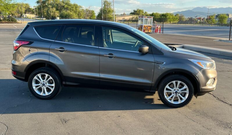
Ford Escape SE 2017 Sport Utility Vehicle full									