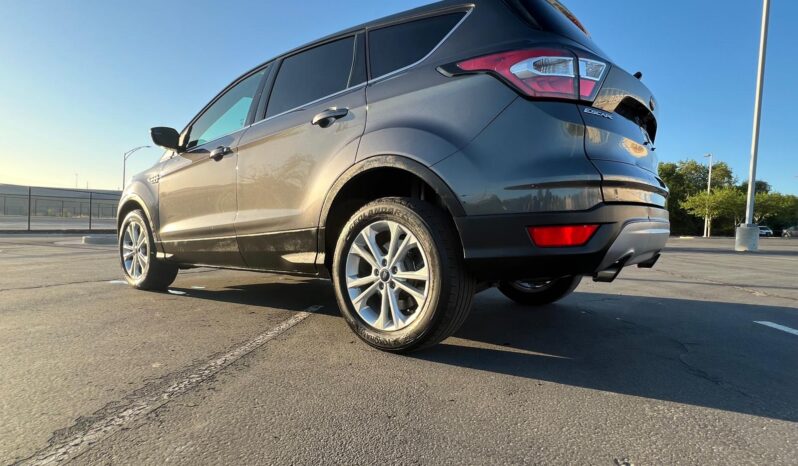 
Ford Escape SE 2017 Sport Utility Vehicle full									