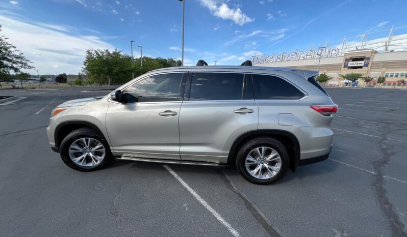 
2016 Toyota Highlander LE Plus AWD full									