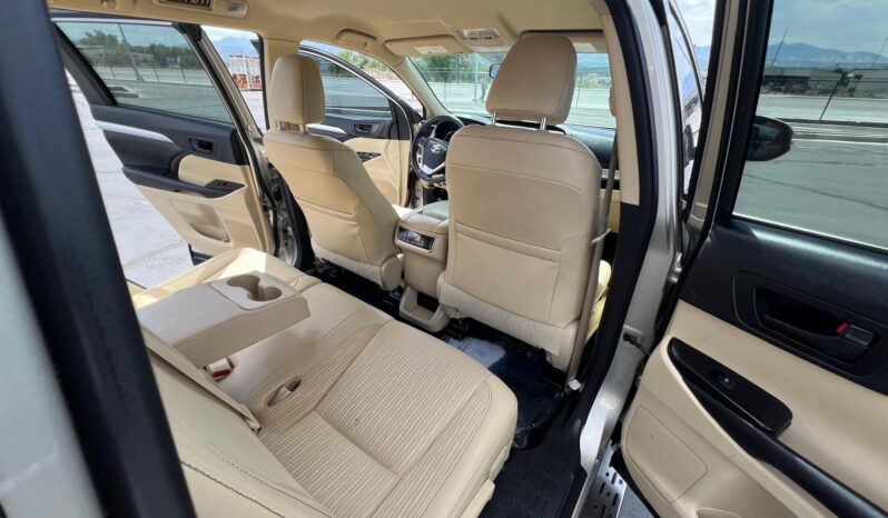 
2016 Toyota Highlander LE Plus AWD full									