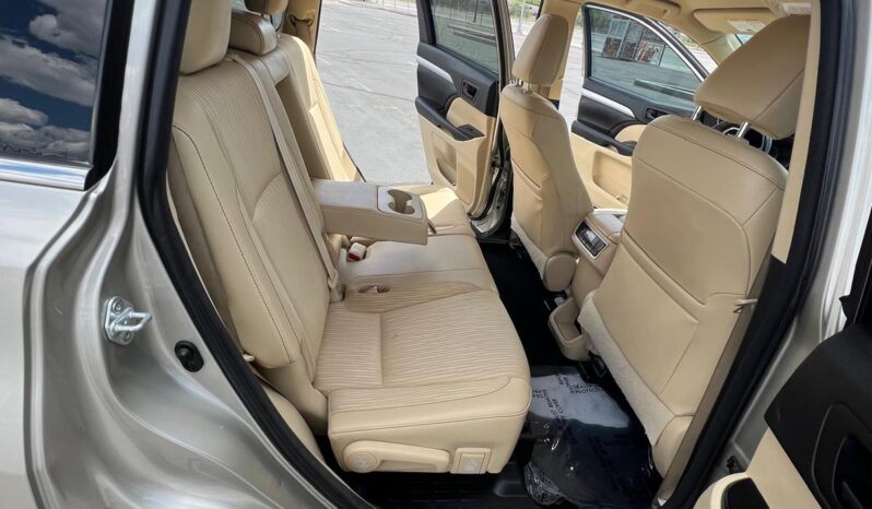 
2016 Toyota Highlander LE Plus AWD full									
