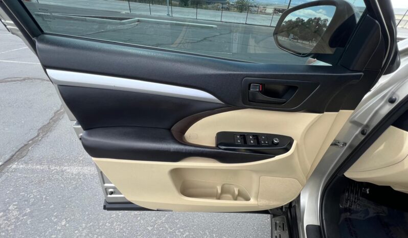 
2016 Toyota Highlander LE Plus AWD full									