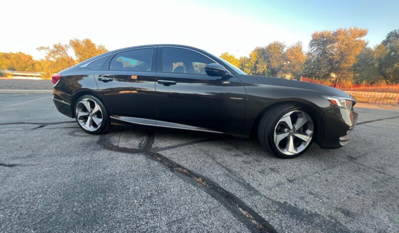 
HONDA Accord TOURING 2018 Sedan full									