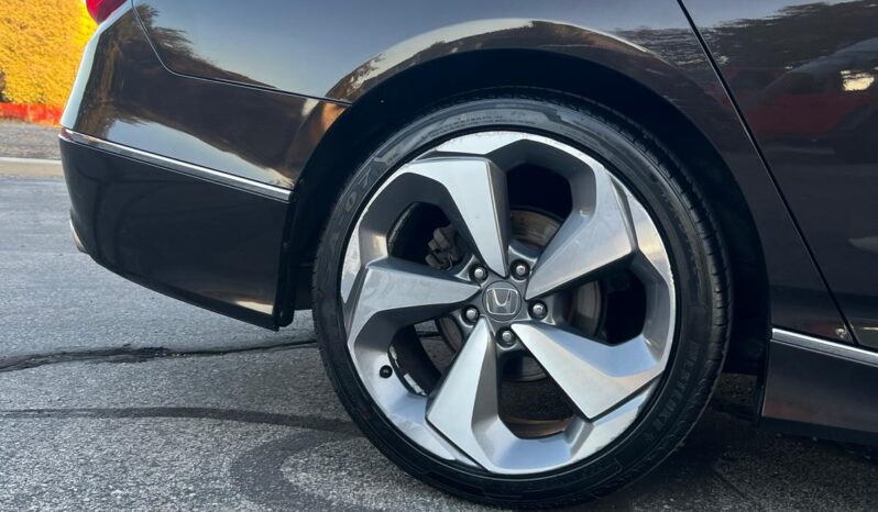 
HONDA Accord TOURING 2018 Sedan full									