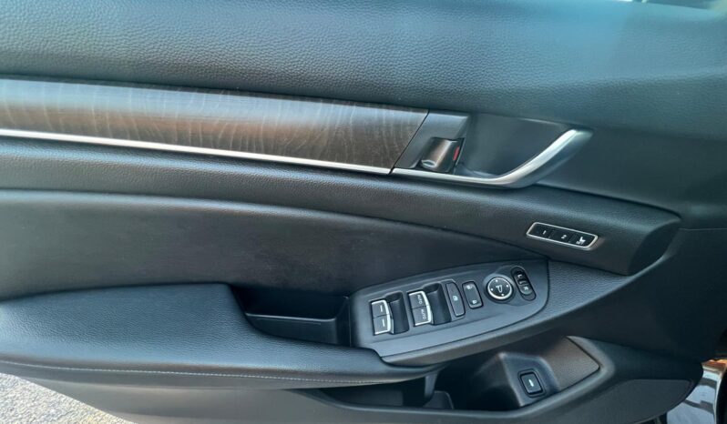
HONDA Accord TOURING 2018 Sedan full									